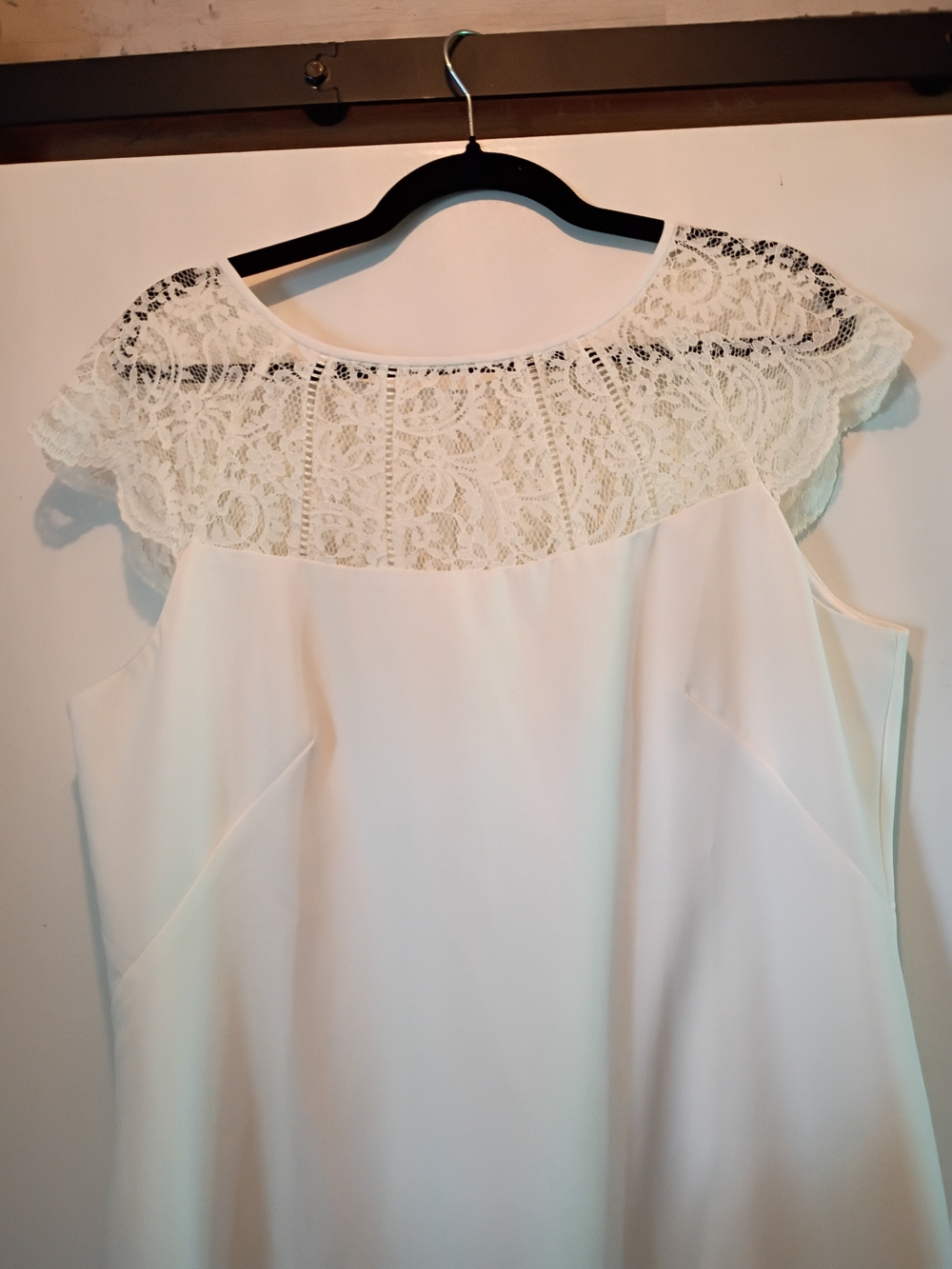 White House Black Market White Lace Sheath with Satin Trim - Picture 4 of 9